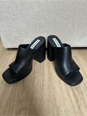 Steve Madden Pilars Black Leather Open-Toe Platform Mules